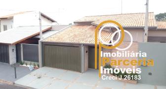 IMPERDÍVEL: CASA DE ESQUINA COM TERRENO AMPLO NO HÉR. HORTAL!